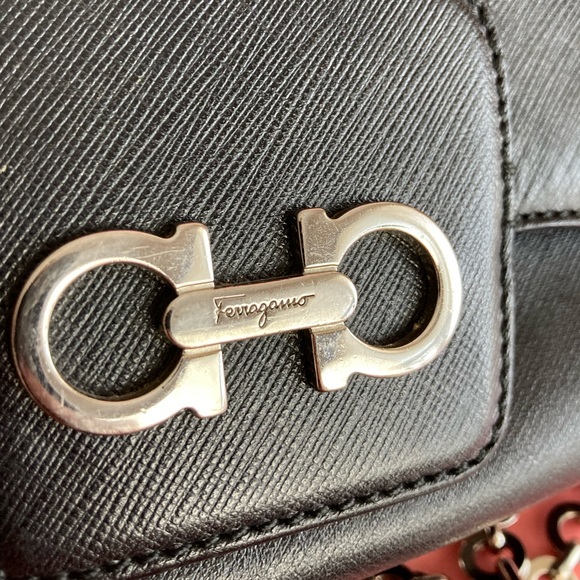 🚫SOLD🚫 FERRAGAMO
Leather Chain Link Crossbody Bag - Picture 6 of 12